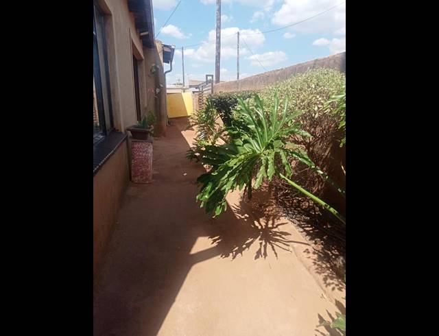 5 BEDROOM HOUSE FOR SALE IN ZONKIZIZWE